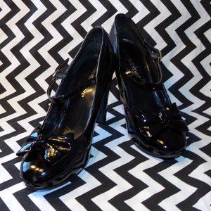 Newport News Bow-toe Pumps - Black Size 7
